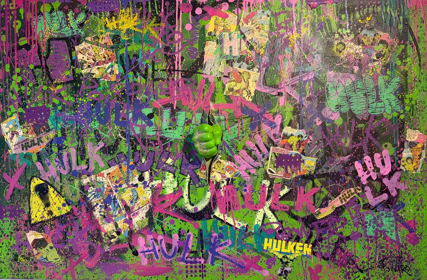 Smash to break free av Fabian Silvaro — handgjord popkonst i liggande format med en grön knytnäve som bryter igenom duken, spray, akryl, tuschpennor, handskurna schabloner, serier och cementdust, 120 × 80 cm, 2026.